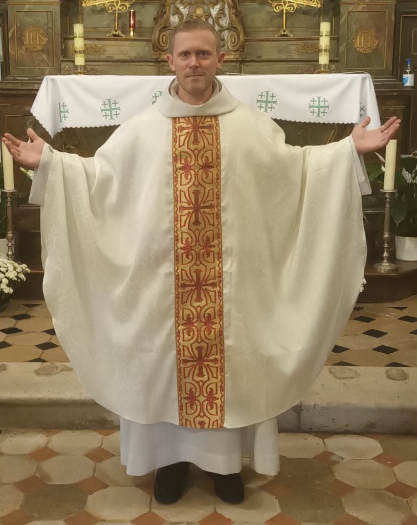 Chasuble sacerdotale gothique blanche